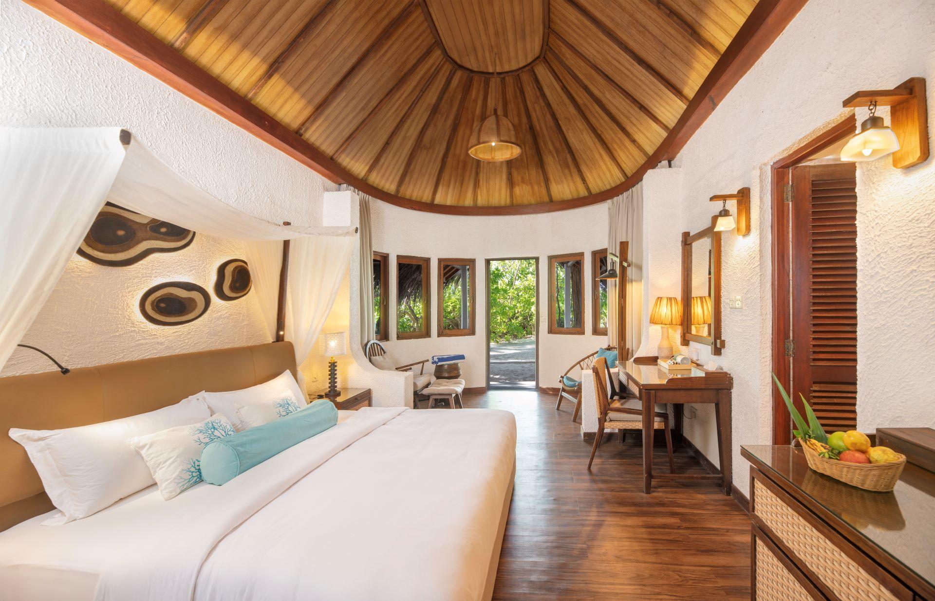 Deluxe Beach Bungalow at Makunudu Island, view 1