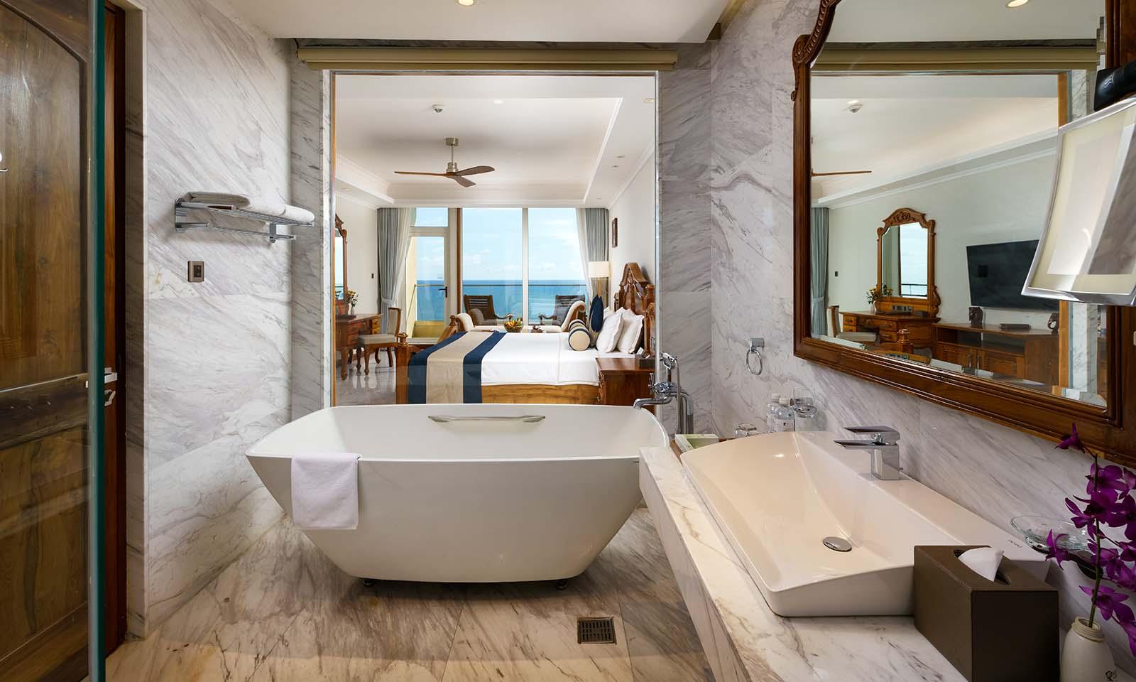 Premier Room at Araliya Beach Resort & Spa Unawatuna, view 1