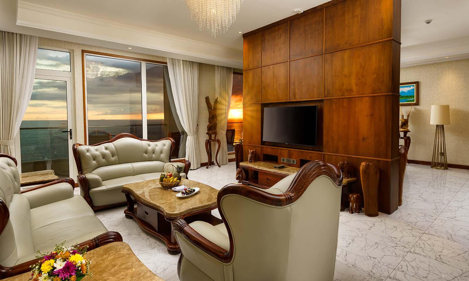 Royal Suite at Araliya Beach Resort & Spa Unawatuna, view 1