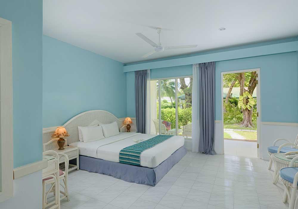 Interconnecting Room at Equator Village, view 4