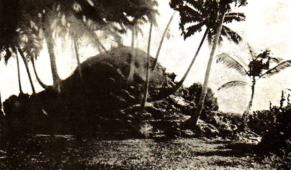 Ruins of a Buddhist dagaba (stupa) on Fua Mulaku island, photographed by H.C.P. Bell in 1922