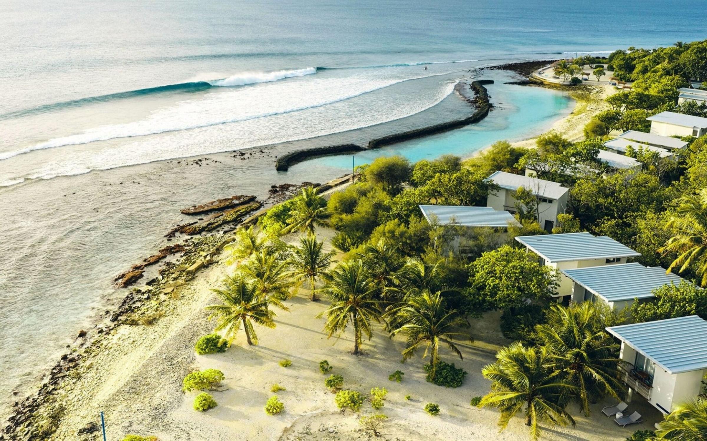 Kandooma Right surf break, South Malé Atoll