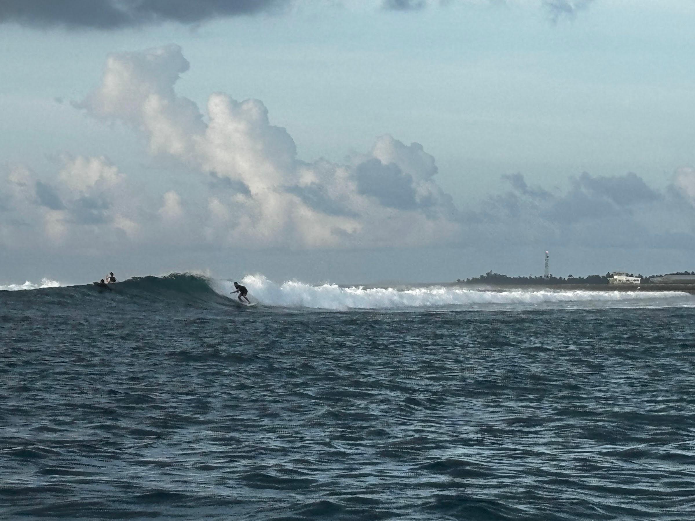 Mushrooms surf break, Meemu Atoll